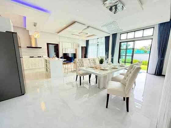 4 Bedroom Pool Villa for Sale in Pattaya Pattaya