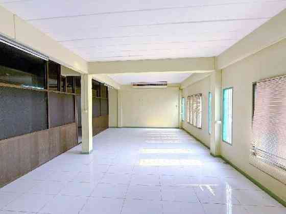 3-Story Commercial Building for Rent, 6 Beds Pattaya