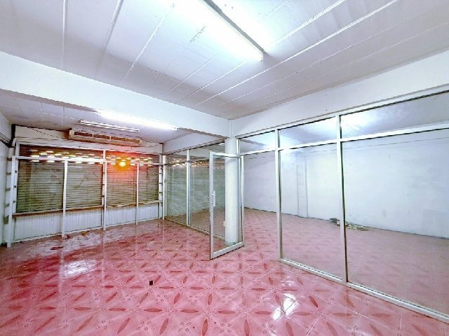 3-Story Commercial Building for Rent, 6 Beds Pattaya - photo 5