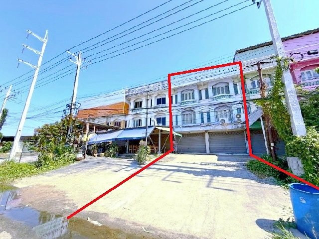 3-Story Commercial Building for Rent, 6 Beds Pattaya - photo 1
