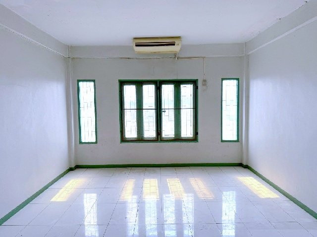 3-Story Commercial Building for Rent, 6 Beds Pattaya - photo 4