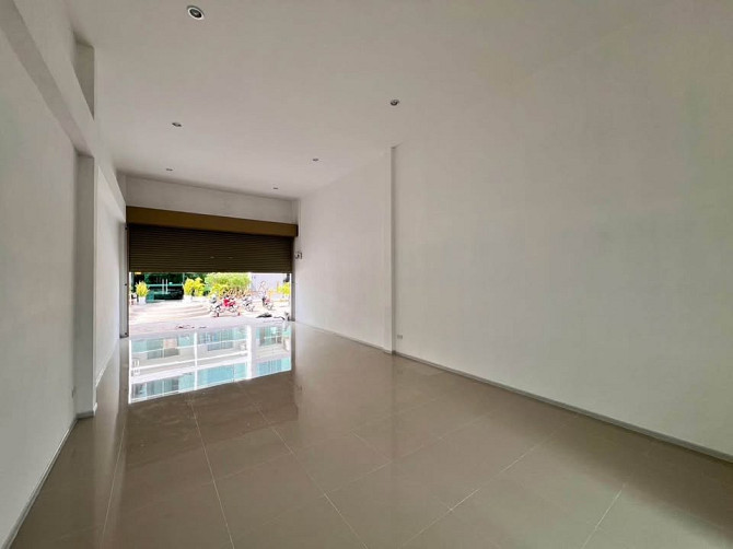 Retail Space for Rent on Phra Tamnak Road Pattaya - photo 11