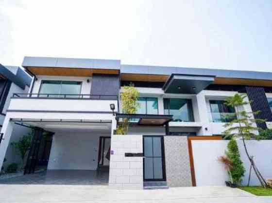 6 Bedroom Pool Villa for Rent in Pattaya Pattaya