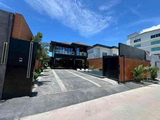 7 Bedroom Pool Villa for Sale in Jomtien Pattaya