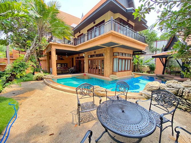 4 Bedroom Pool Villa for Sale in Na-Jomtien Pattaya - photo 1