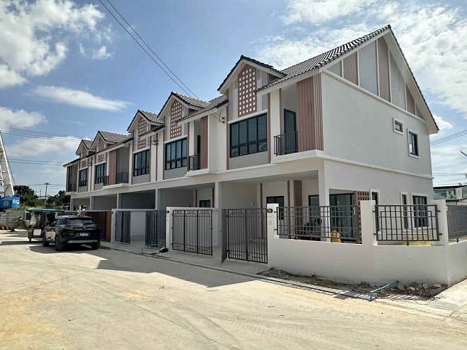 3 Bedroom Townhouse for Sale in East Pattaya Pattaya - photo 1