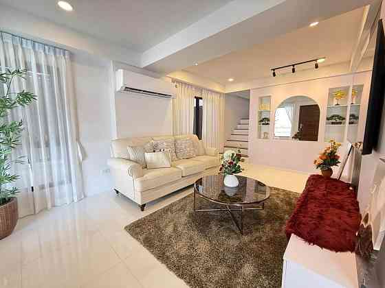 6 Bedroom Pool Villa for Rent in Maenam Pattaya
