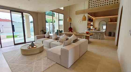 4 Bedroom Pool Villa for Sale in Pattaya Pattaya