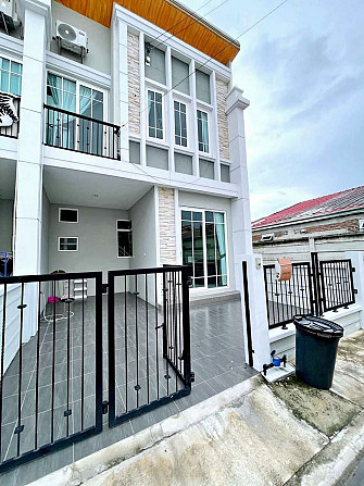 4 Bedroom Townhouse for Rent in Pattaya Pattaya - photo 1