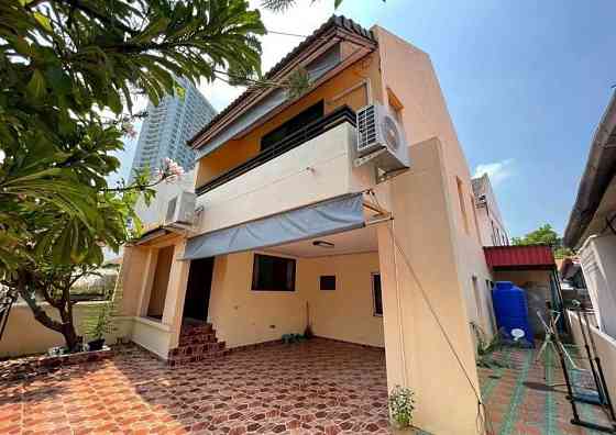 4 Bedroom Pool Villa for Rent in Pratumnak Pattaya
