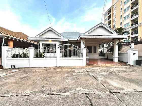 4 Bedroom Pool Villa for Rent in Royal Green Park Pattaya