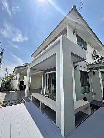 4 Bedroom Pool Villa for Rent in Pattaya พัทยา