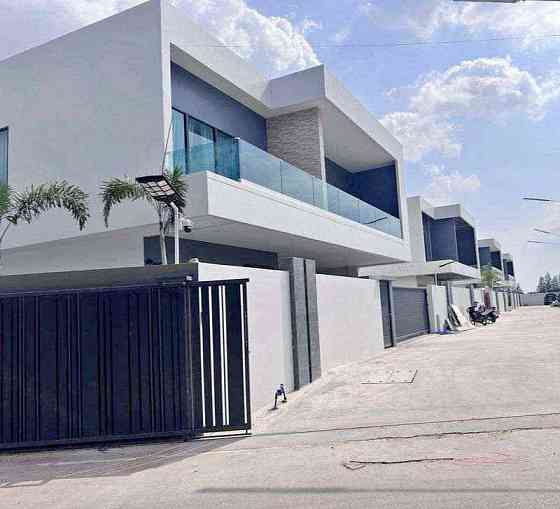 6 Bedroom Pool Villa for Rent in Pattaya พัทยา