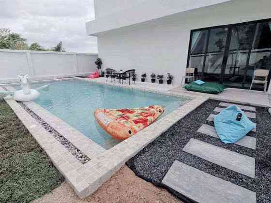 6 Bedroom Pool Villa for Rent in Pattaya พัทยา