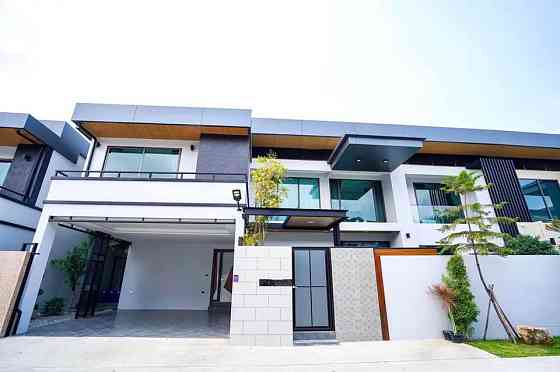 6 Bedroom Pool Villa for Rent in Pattaya Pattaya