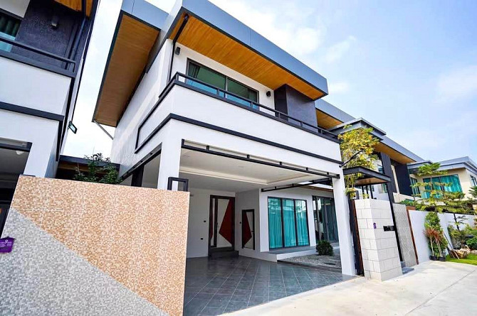 6 Bedroom Pool Villa for Rent in Pattaya Pattaya - photo 1