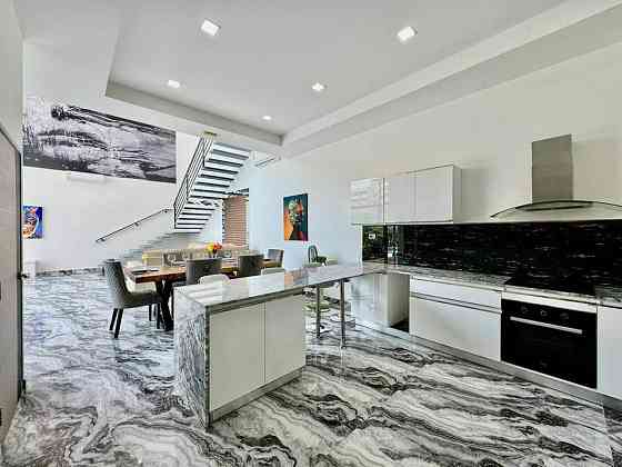 6 Bedroom Pool Villa for Rent in Pratumnak Pattaya