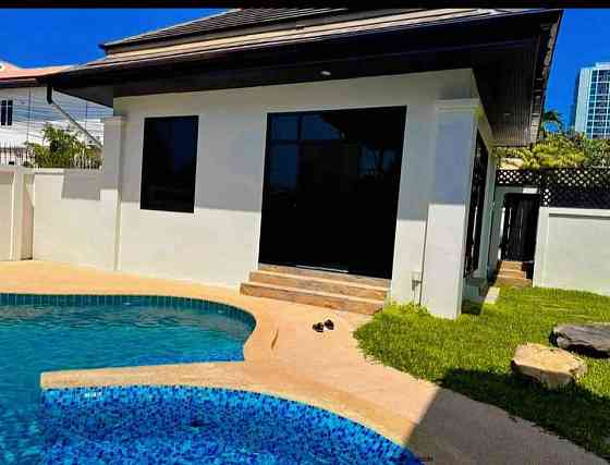 4 Bedroom Pool Villa for Rent in Pratumnak Pattaya