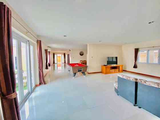 5 Bedroom Pool Villa for Rent in Pattaya Паттая