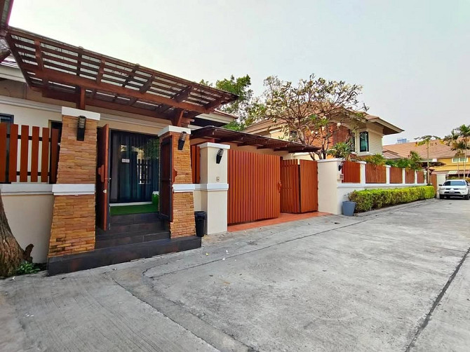 5 Bedroom Pool Villa for Rent in North Pattaya Pattaya - photo 1
