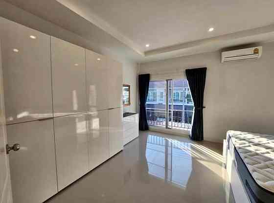3 Bedrooms, 2 Bathrooms - Townhouses Пхукет