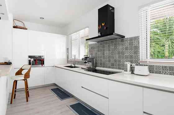 5 bedroom 4 bathroom house Samui