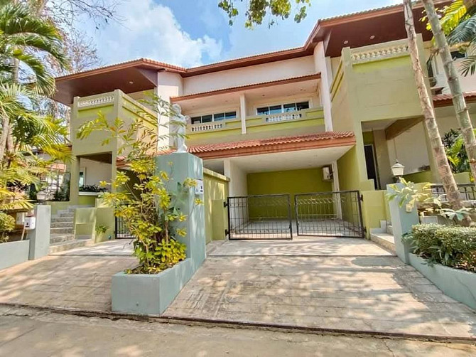 4 Bedrooms, 6 Bathrooms - Houses Pattaya - photo 1