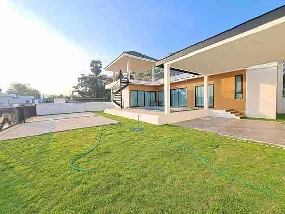 4 Beds 2 Baths - House Pattaya