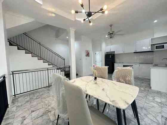 3 Beds 5 Baths - House Pattaya