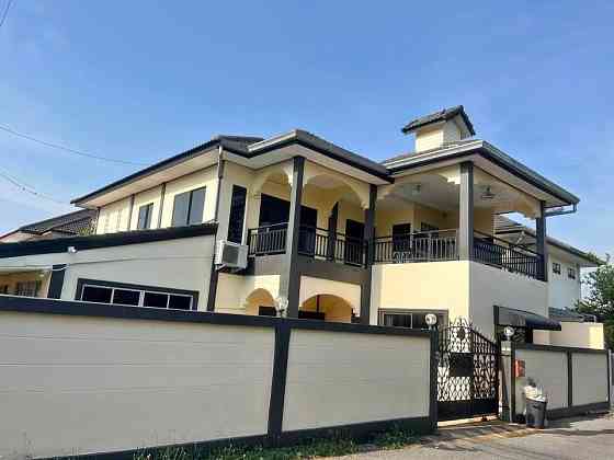 5 Bedrooms, 5 Bathrooms - Home Pattaya
