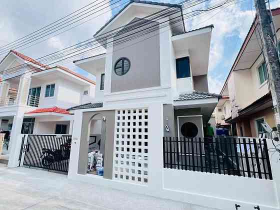 4 Bedroom 3 Bathroom House Phuket