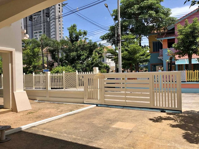3 Beds 4 Baths House Pattaya - photo 1