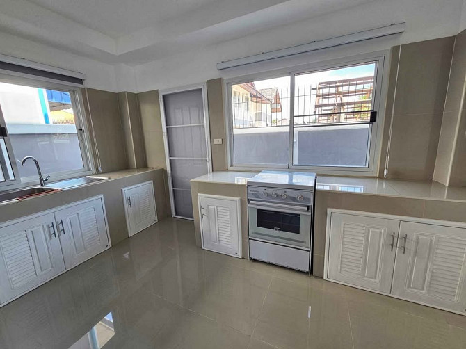 4 Bedroom, 3 Bathroom House Pattaya - photo 15