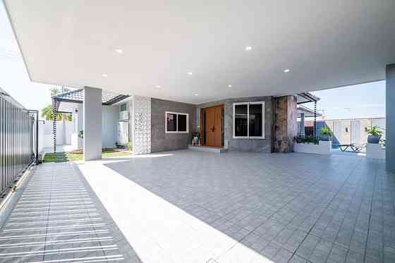 4-bedroom, 4-bathroom house Pattaya
