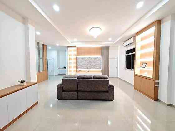 4 Bedroom, 2 Bathroom House Pattaya