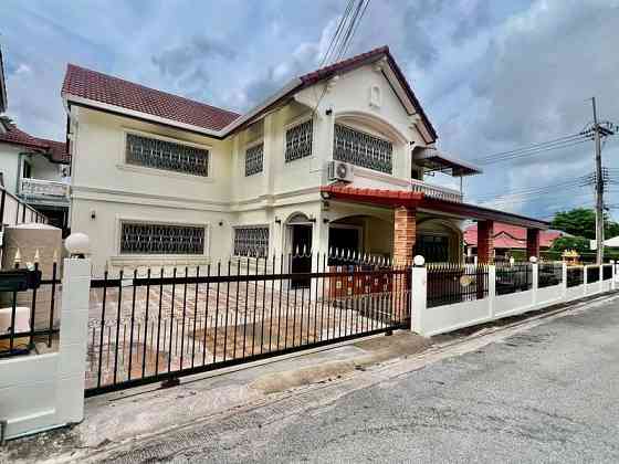 4 Beds 3 Baths House Pattaya