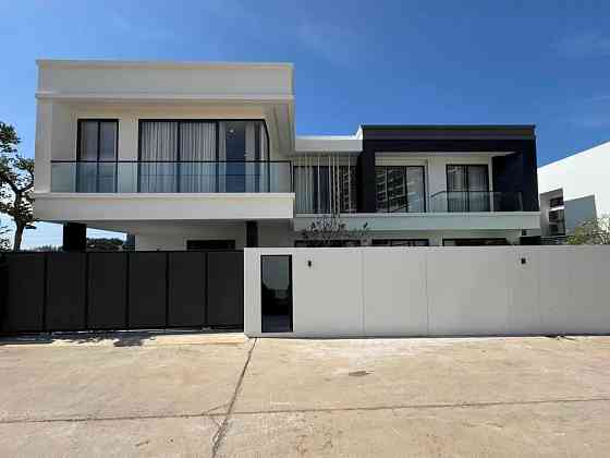 5 bedrooms 6 bathrooms - House Pattaya