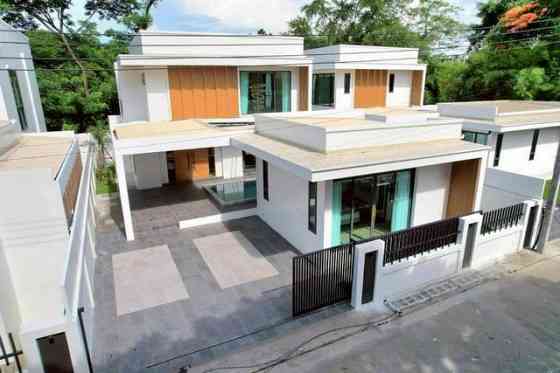 4-bedroom, 5-bathroom house Pattaya