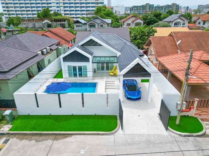 4 Bedroom, 4 Bathroom House Pattaya - photo 2