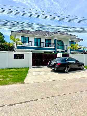 4 Bedroom 5 Bathroom House Pattaya