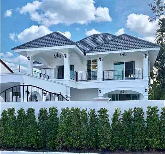 5 bedrooms 4 bathrooms - House Pattaya