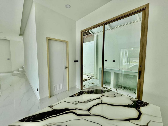 5 bedroom, 6 bathroom house Pattaya - photo 8