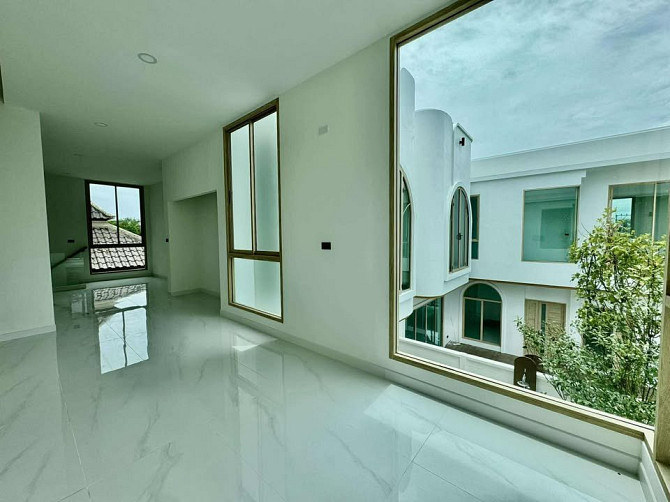 5 bedroom, 6 bathroom house Pattaya - photo 16