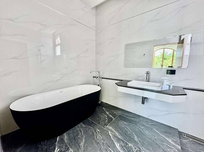 5 bedroom, 6 bathroom house Pattaya - photo 13