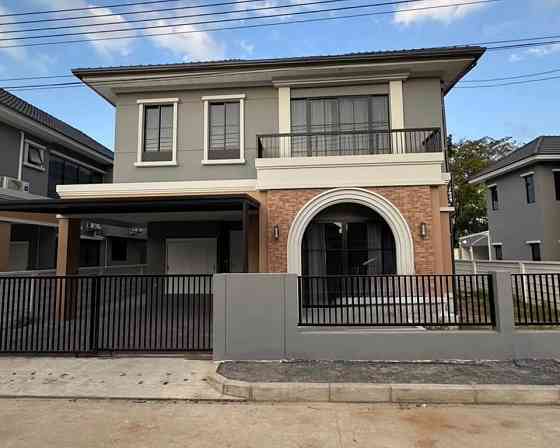 4 Bedrooms, 3 Bathrooms -House Пхукет