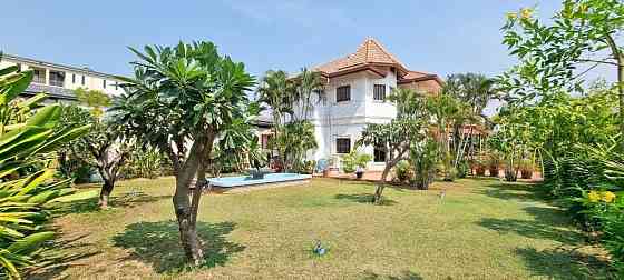 4 Bedrooms, 3 Bathrooms Паттая