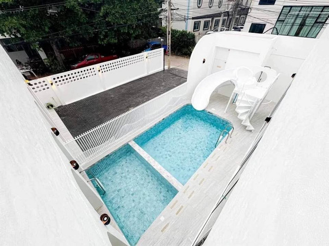 Maison de 4 Chambres, 5 Salles de Bains Pattaya - photo 2