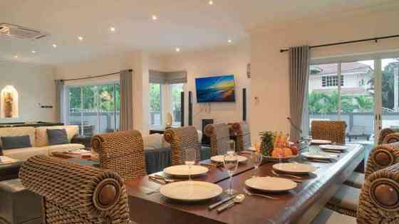 5 Bedrooms, 5 Bathrooms - Apartments Pattaya