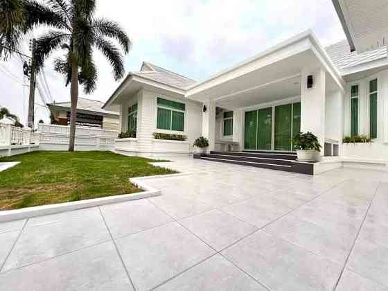 3 Bedrooms, 3 Bathrooms -House Паттая