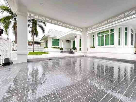 3 Bedrooms, 3 Bathrooms -House Паттая